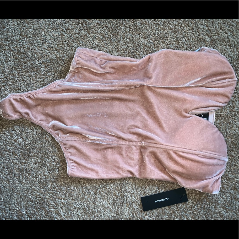 NWT Lulu’s Pink Crushed Velvet Bodysuit